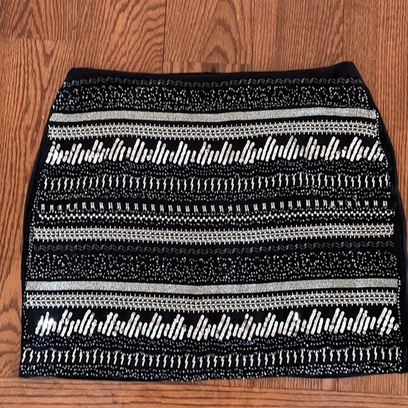 NWOT H&M women’s EMBELLISHED, SEQUINS, BEADED, EMBROIDERED MINI skirt, SIZE 10 - Picture 3 of 12